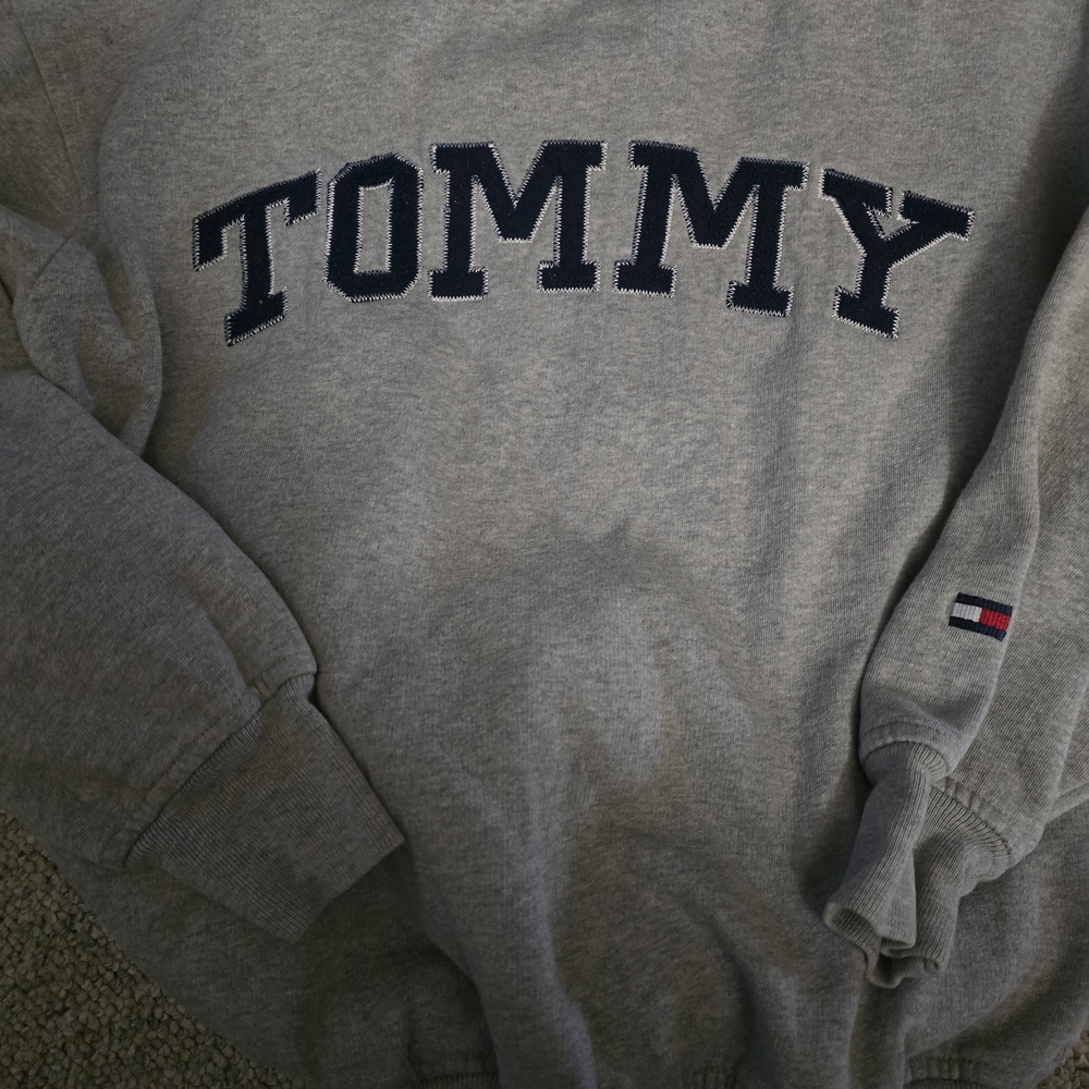 Tommy Hilfiger Gray Crewneck Sweatshirt with Navy Lettering and Flag